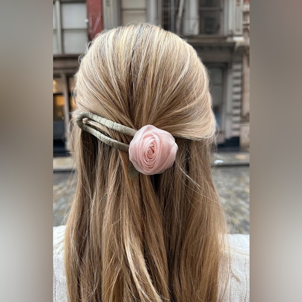 Brandy melville hair clip rose